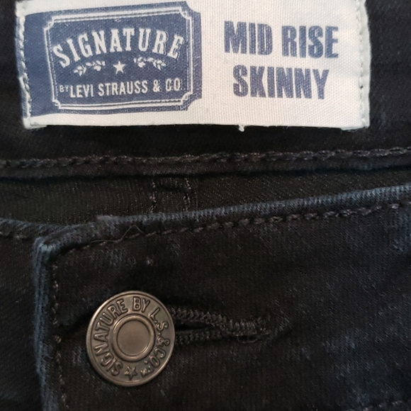Levi's Mid Rise Skinny Jean - Picture 2 of 6